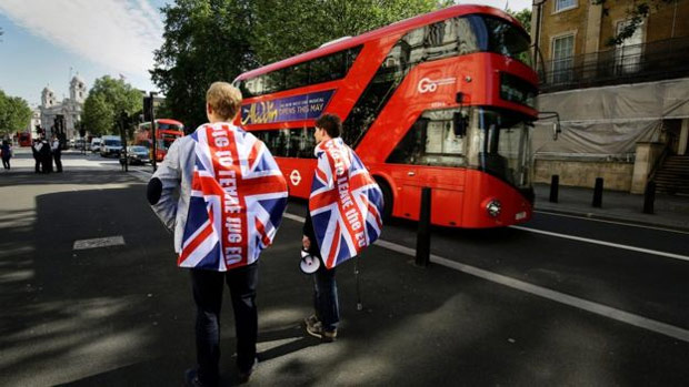 Partidrios da sada da UE fazem campanha no centro de Londres; voto pelo 'Brexit' venceu plebiscito