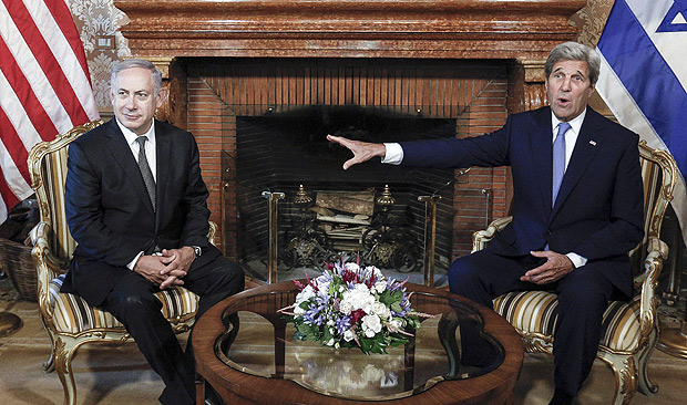 U.S. Secretary of State John Kerry talks with Israeli premier Benjamin Netanyahu, left, during their meeting at Villa Taverna, U.S. Embassy, in Rome, Italy, Monday, June 27, 2016. (Giuseppe Lami/ANSA pool via AP) ORG XMIT: ROM109