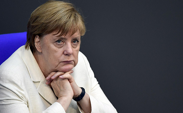 A chanceler alemã Angela Merkel fala no Parlamento do país sobre a saída britânica da União Europeia