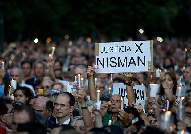 A man holds a banner that reads in Spanish "Justice for Nisman," during the one-year anniversary of prosecutor Alberto Nisman's death in Buenos Aires, Argentina, Monday, Jan. 18, 2016. Jewish rights groups have organized acts in several Argentine cities. Nisman was found dead in the bathroom of his Buenos Aires apartment on Jan. 18, 2015 with a bullet to his head hours before he was to detail to Congress his accusations that former President Cristina Fernandez and top administration officials orchestrated a secret deal with Iran to shield officials allegedly responsible for the the 1994 bombing of a Jewish community center that killed 85 people. (AP Photo/Natacha Pisarenko) ORG XMIT: XNP101