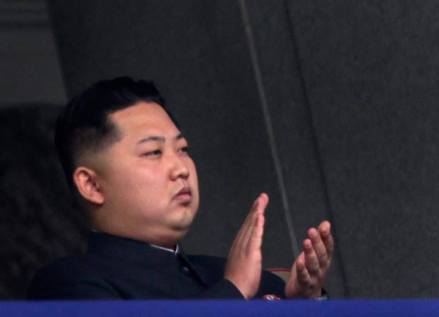 O lder da Coreia do Norte, Kim Jong-un, em outubro de 2010, antes da morte de seu pai, e em maio