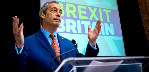 (160704) -- LONDRES, julio 4, 2016 (Xinhua) -- El lder del Partido de la Independencia de Reino Unido (UKIP, por sus siglas en ingls), Nigel Farage, participa durante una conferencia de prensa en el Centro Emmanuel, en Londres, Reino Unido, el 4 de julio de 2016. El poltico euroescptico Nigel Farage dimiti el lunes como lder del Partido de la Independencia del Reino Unido (UKIP), alegando que su ambicin poltica se haba cumplido tras la victoria de los partidarios del 
