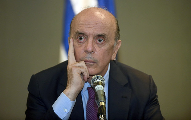Brazilian Foreign Minister Jose Serra speaks during a press conference in Montevideo, on July 5, 2016. Serra met with Uruguayan President Tabare Vazquez and his Foreign Minister Rodolfo Nin Noboa to discuss the transfer of the Mercosur's pro tempore presidency to Venezuela. / AFP PHOTO / MIGUEL ROJO ORG XMIT: 510