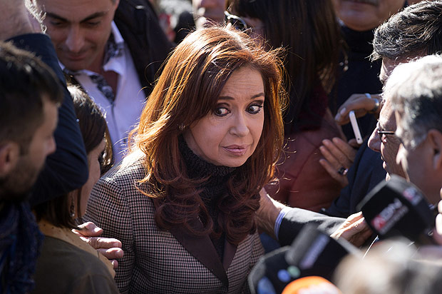 A ex-presidente Cristina Kirchner, após comparecer ao tribunal de Comodoro Py, em Buenos Aires