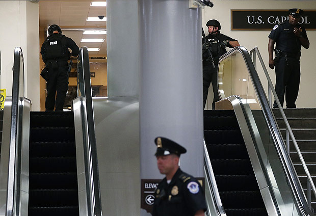 WASHINGTON, DC - JULY 08: Heavily armed U.S. Capitol Police officers stand guard a hallway at the basement of the Capitol during a lockdown July 8, 2016 in Washington, DC. The Capitol was under a brief lockdown to search for a possibly armed individual. Alex Wong/Getty Images/AFP == FOR NEWSPAPERS, INTERNET, TELCOS & TELEVISION USE ONLY ==