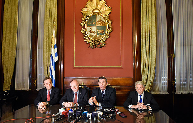 Brazil's Ambassador to Uruguay Paulo Estivallet, left, Paraguay's Foreign Affairs Minister Eladio Loizaga, second from left, Uruguay's Foreign Affairs Minister Rodolfo Nin, third from left, and Argentina's Vice-Foreign Affairs Minister Carlos Foradori give a press conference after a Mercosur meeting on the transition of the organization's presidency in Montevideo, Uruguay, Monday, July 11, 2016. The officials announced Mercosur will decide in a few days which country will take over the trading block's temporary presidency. (AP Photo/Matilde Campodonico) ORG XMIT: MVD105
