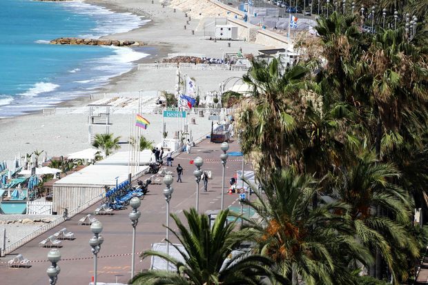 Vista area da Promenade des Anglais, smbolo do balnerio de Nice, na Riviera Francesa