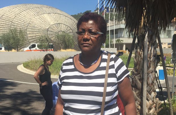 Ins Gyger, 55, me da brasileira desaparecida no atentado em Nice, na sada do Hospital Pasteur