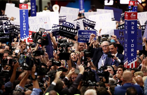 Delegados republicanos comemoram após candidatura de Trump ser confirmada em convenção