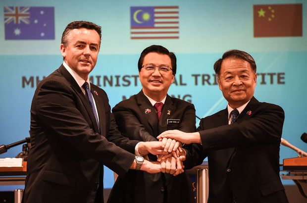 Ministros dos Transportes da Malsia, da China e da Austrlia anunciam fim das buscas pelo MH370