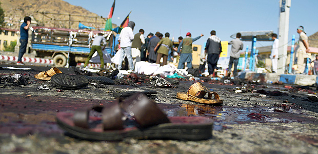 Explosão mata ao menos 80 pessoas durante protesto na capital do Afeganistão