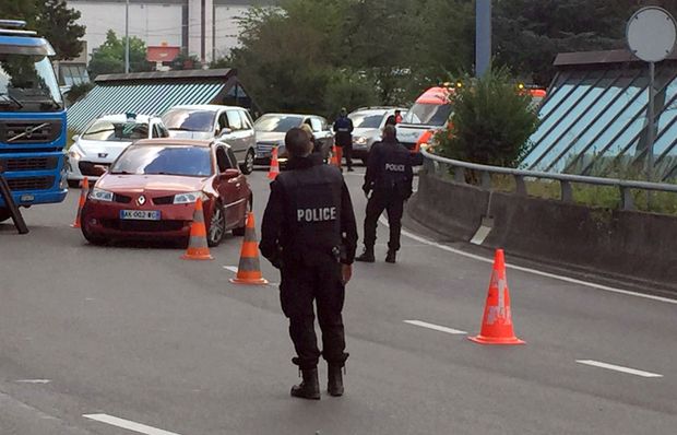 Polcia da Sua faz blitz na entrada do aeroporto de Genebra; alerta de bomba era falso
