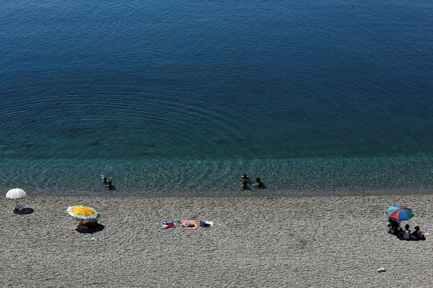 Tourists enjoy a beach in the Mediterranean resort city of Antalya, a popular destination for German tourists, in Turkey, July 25, 2016. REUTERS/Kaan Soyturk ORG XMIT: ANK01