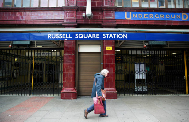 Estao Russell Square, em 2014; homem armado com faca mata mulher e fere seis em Londres