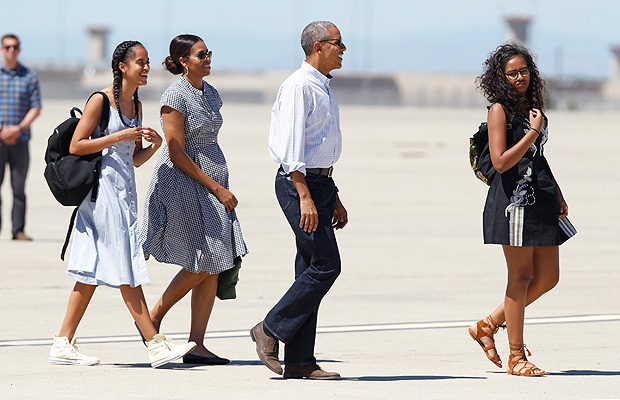 Barack Obama com a mulher e as duas filhas aps visita ao parque Yosemite, em junho
