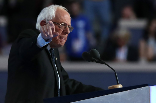 O senador Bernie Sanders, pr-candidato  Casa Branca, discursa na Conveno Democrata em julho