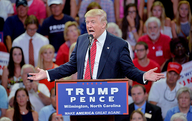 O republicano Trump, durante evento de campanha em Wilmington, na Carolina do Norte na tera (9)