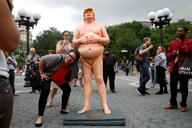 People photograph a naked statue of U.S. Republican presidential nominee Donald Trump that was left in Union Square Park in New York City, U.S. August 18, 2016. REUTERS/Brendan McDermid FOR EDITORIAL USE ONLY. NO RESALES. NO ARCHIVES. TEMPLATE OUT ORG XMIT: NYK508