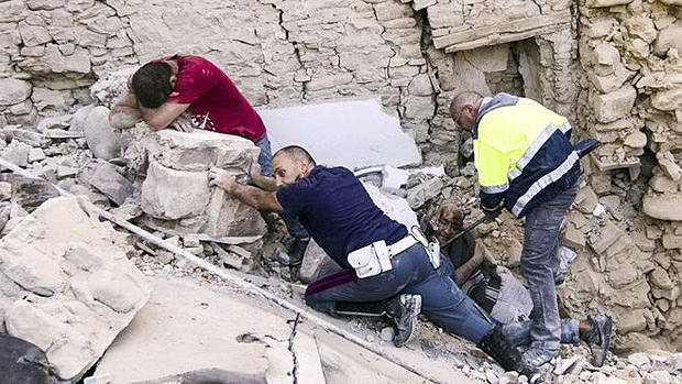 Terremoto que atingiu regio central da Itlia deixou mortos e feridos, alm de desaparecidos 