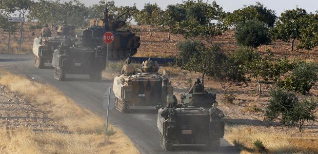 Turkish armoured personnel carriers drive towards the border in Karkamis on the Turkish-Syrian border in the southeastern Gaziantep province, Turkey, August 27, 2016. REUTERS/Umit Bektas ORG XMIT: ANK05