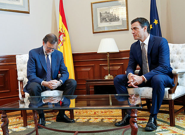 O premi espanhol em exerccio, Mariano Rajoy ( esq.), e o lder socialista, Pedro Snchez