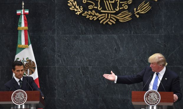 O candidato republicano, Donald Trump, se encontra com o presidente mexicano Enrique Pea Nieto