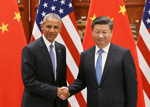 Os presidentes dos EUA, Barack Obama, e da China, Xi Jinping, se cumprimentam em encontro em Hangzhou