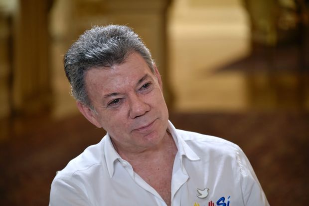 Colombia's President Juan Manuel Santos gestures during an interview with AFP at Casa de Narino presidential palace in Bogota, Colombia, on September 5, 2016. / AFP PHOTO / GUILLERMO LEGARIA ORG XMIT: GLS010