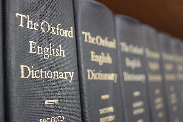 Volumes do dicionrio Oxford, o mais tradicional de lngua inglesa, publicado h mais de 150 anos