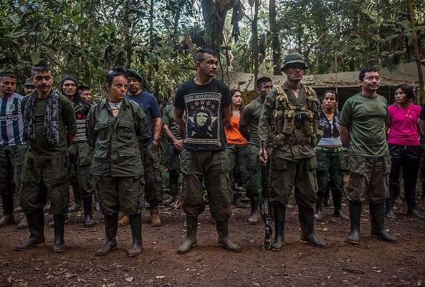 Guerrilheiros durante a conferncia das Farc em Llanos de Yar, na Colmbia