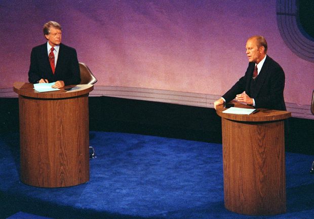 Gerald Ford e Jimmy Carter durante debate em 1976 na Filadélfia