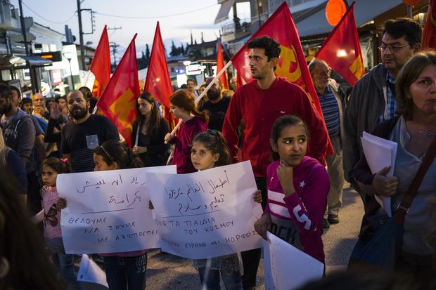 Crianas pedem "educao para todos" em protesto em Oraiokastro, na Grcia