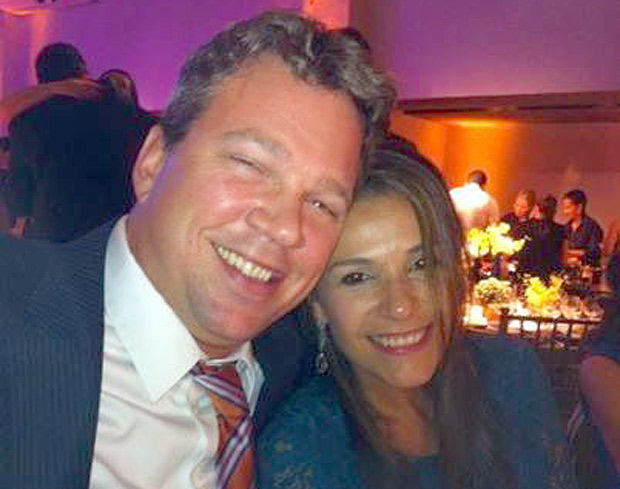 brasileira Fabiola Bittar De Kroon com o marido, em foto do perfil dela no Facebook