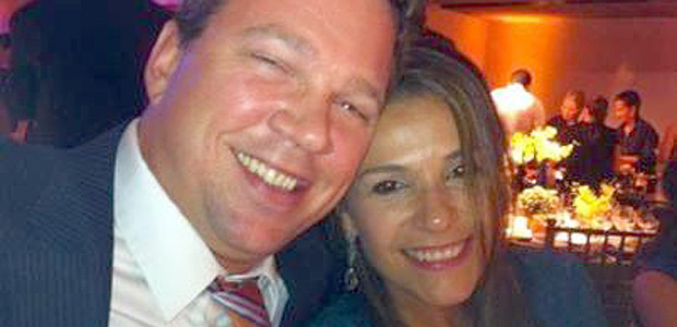 brasileira Fabiola Bittar De Kroon com o marido, em foto do perfil dela no Facebook