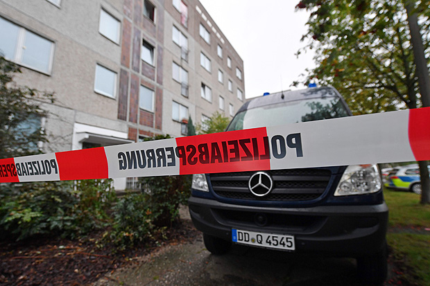 A barrier tape and a police vehicle of the criminal technology block the access to an house in the district of Paunsdorf in Leipzig, eastern Germany on October 10, 2016. German police said on October 10, 2016 that they have arrested a Syrian man suspected of plotting a jihadist bomb attack, after a massive manhunt lasting almost two days. / AFP PHOTO / dpa / Hendrik Schmidt / Germany OUT ORG XMIT: erf204