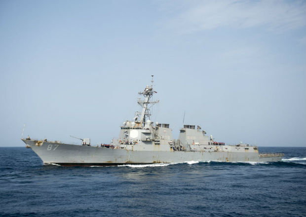 A file image released by the US Navy shows a guided-missile destroyer USS Mason (DDG 87) preparing to conduct a replenishment-at-sea on August 3, 2016. Two missiles fired from rebel-held territory in Yemen fell short of a US warship patrolling the Red Sea off the coast of the war-torn country, the US navy said on October 10, 2016. / AFP PHOTO / Navy Visual News Service (NVNS) / Handout