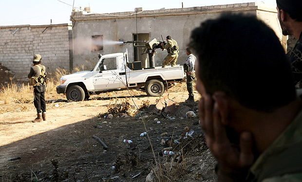 Fighters from the Free Syrian Army fire a machine gun mounted on a vehicle deploy during fighting against the Islamic State (IS) group jihadists on the outskirts of the northern Syrian town of Dabiq, on October 15, 2016. Turkish-backed fighters were advancing on the northern Syrian town of Dabiq, which has become a rallying cry for the Islamic State group as the prophesied scene of an end-of-days battle. Dabiq holds crucial ideological importance for IS because of a Sunni prophecy that states it will be the site of an end-of-times battle between Christian forces and Muslims. / AFP PHOTO / Nazeer al-Khatib