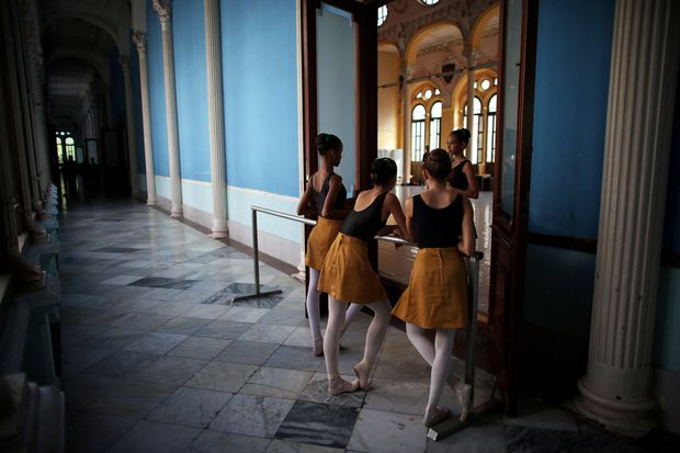  Students at the Cuba's National Ballet School (ENB) chat during a break in Havana, Cuba, October 12, 2016. REUTERS/Alexandre Meneghini REUTERS/Alexandre Meneghini SEARCH "CUBA ENB" FOR THIS STORY. SEARCH "WIDER IMAGE" FOR ALL STORIES. TPX IMAGES OF THE DAY. ORG XMIT: PXP01