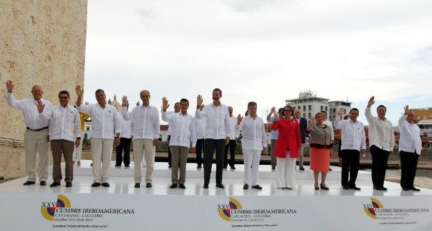 Santos (sexto a partir da direita) recebe o apoio de pases da regio e de Espanha e Portugal em Cartagena