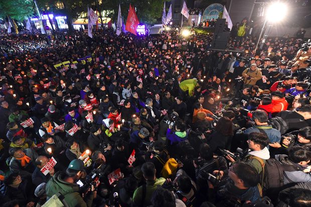 Milhares de manifestantes participam de ato contra escndalo de trfico de influncia envolvendo a presidente sul-coreana