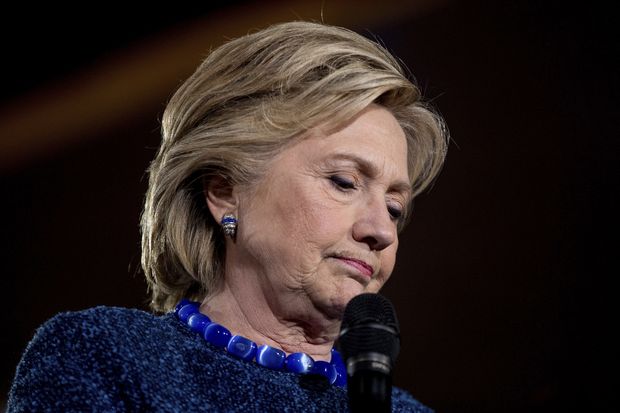 A candidata democrata Hillary Clinton discursa em evento de campanha em Des Moines, Iowa, na sexta
