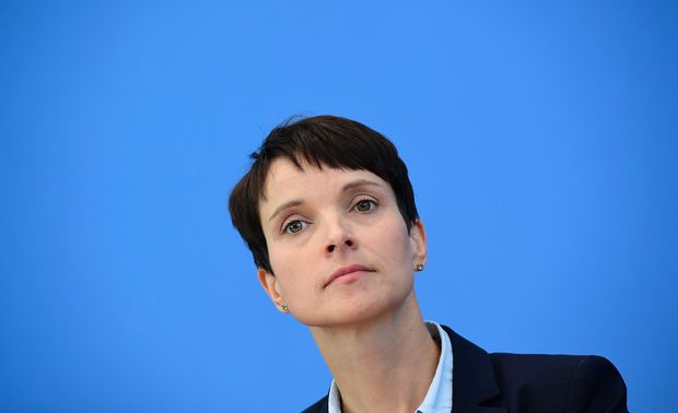 A líder da AfD, Frauke Petry, em entrevista após as eleições regionais de Berlim, em setembro