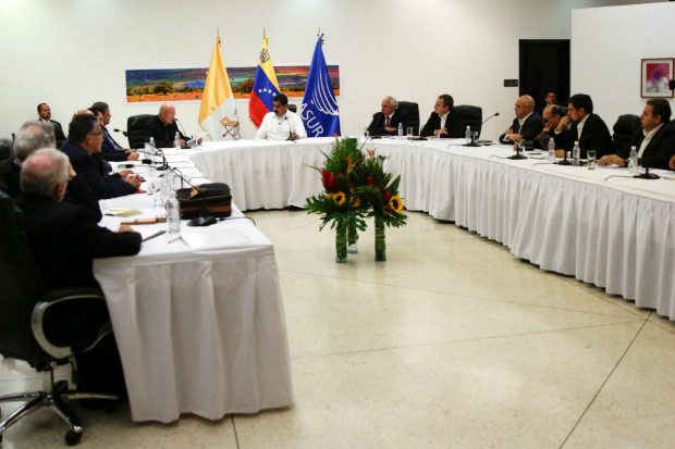 Maduro fala em reunio com opositores e o Vaticano, em um museu nos arredores de Caracas