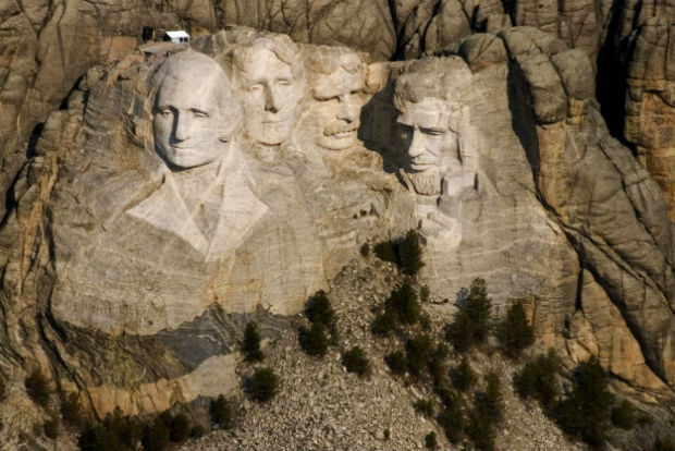 Monte Rushmore, nos EUA, com os bustos de George Washington, Thomas Jefferson, Abraham Lincoln e Theodore Roosevelt