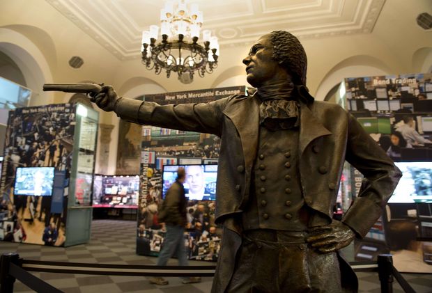 Esttua de bronze de Alexander Hamilton, primeiro secretrio de Tesouro dos EUA, em exposio no museu 