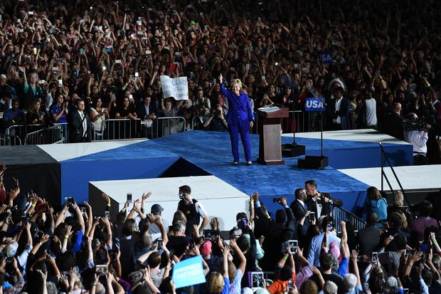 Hillary Clinton durante comcio de campanha em Tempe, no Arizona