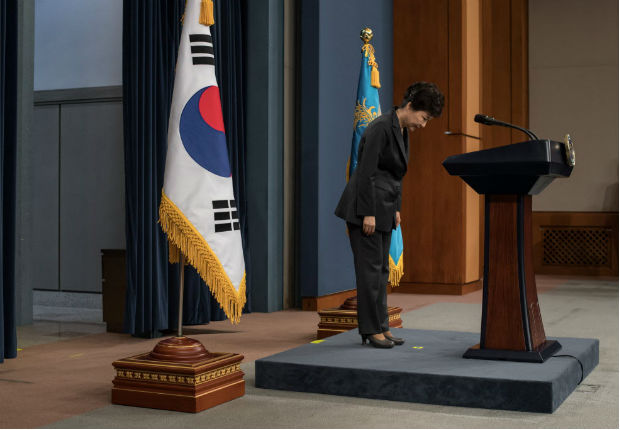 South Korean President Park Geun-Hye bows prior to delivering an address to the nation, at the presidential Blue House in Seoul on November 4, 2016.REUTERS/Ed Jones/Pool