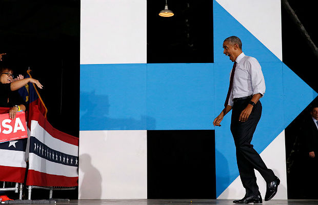 U.S. President Barack Obama takes the stage to deliver remarks at a Hillary for America campaign event in Charlotte, North Carolina, U.S. November 4, 2016. REUTERS/Jonathan Ernst ORG XMIT: WAS927