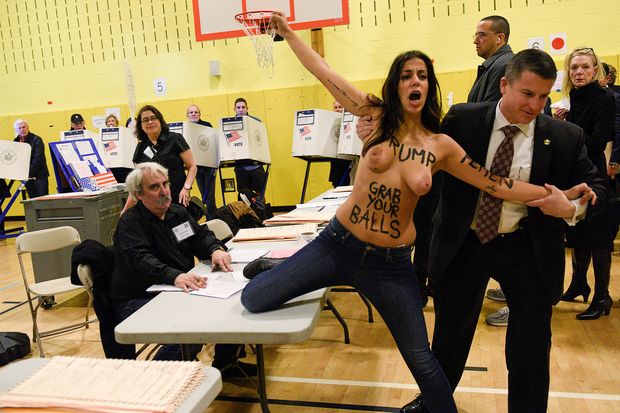 Manifestante que fazia topless na escola em que Donald Trump iria votar em Nova York é retirada por funcionários