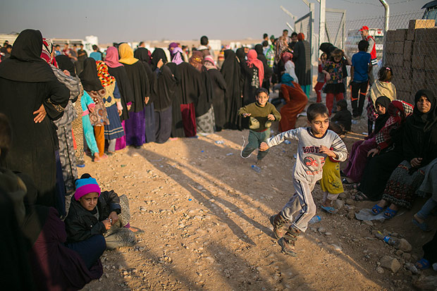 Crianças no campo de refugiados de Hansansham, na regiao de Erbil, Curdistao Iraquiano, em 6 de novembro de 2016. Foto Yan Boechat/Folhapress ***EXCLUSIVO FOLHA*** ***DIREITOS RESERVADOS. NO PUBLICAR SEM AUTORIZAO DO DETENTOR DOS DIREITOS AUTORAIS E DE IMAGEM***